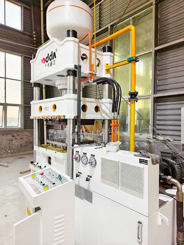 315噸四柱液壓機現場 315噸四柱液壓機現場