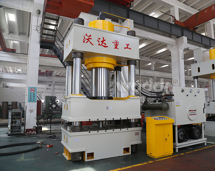 800噸三梁四柱液壓機