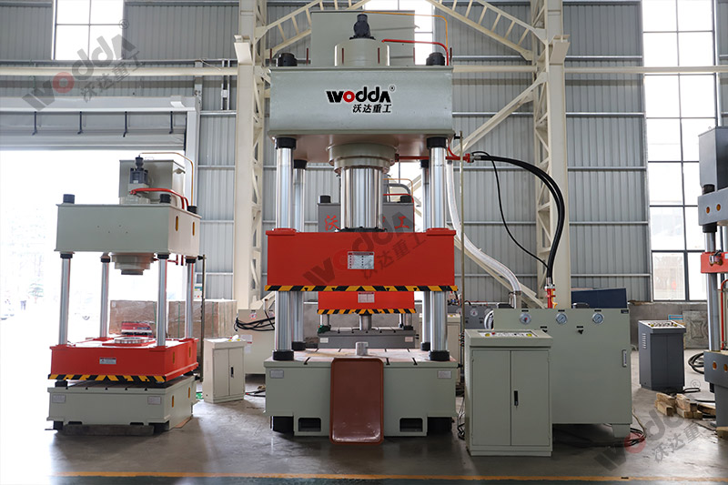 630噸拉伸液壓機(jī) 630噸拉伸液壓機(jī)