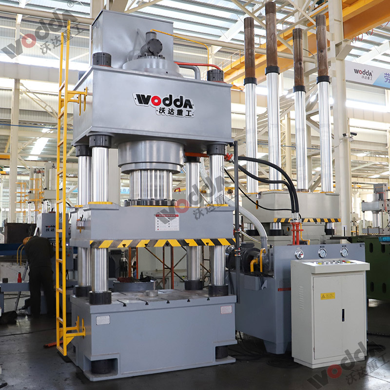 630噸四柱拉伸液壓機(jī) 630噸四柱拉伸液壓機(jī)