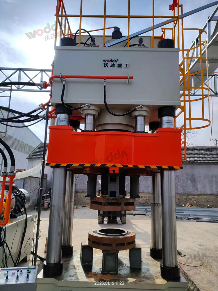 800噸封頭拉伸液壓機(jī) 800噸封頭拉伸液壓機(jī)