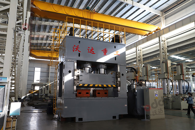 2000噸框架液壓機(圖2) 2000噸框架液壓機(圖2)