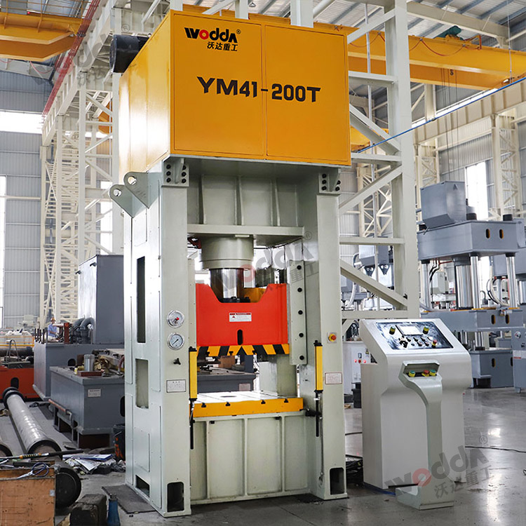 200噸框架式液壓機(jī)(圖1) 200噸框架式液壓機(jī)(圖1)