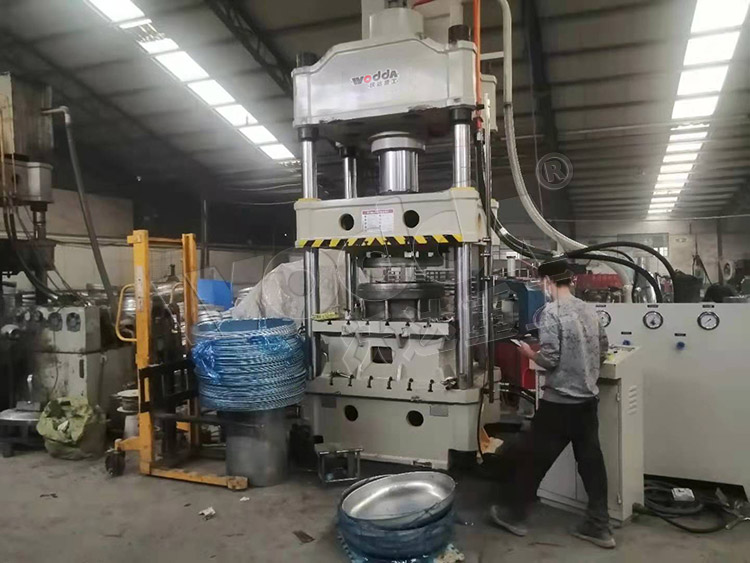 315噸汽車水箱封頭拉伸液壓機 315噸汽車水箱封頭拉伸液壓機