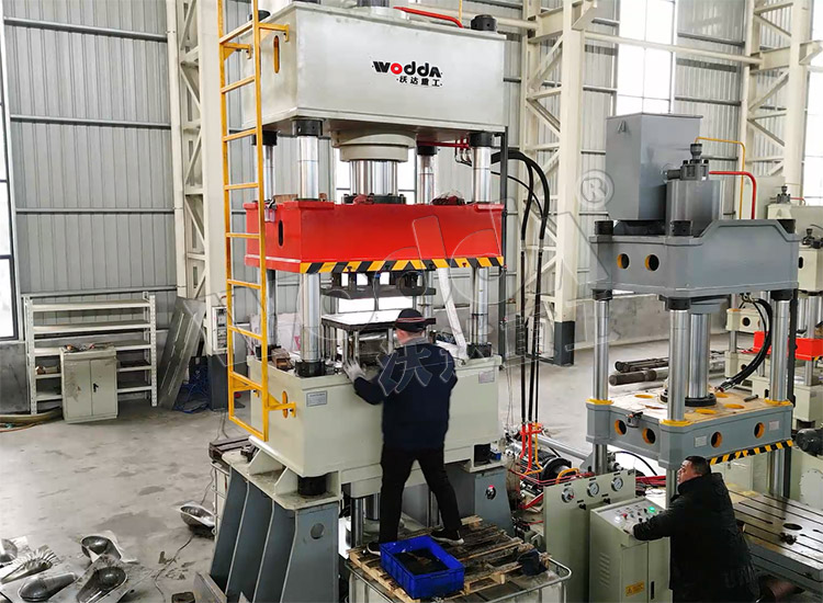 315噸不銹鋼蹲便器拉伸液壓機 315噸不銹鋼蹲便器拉伸液壓機