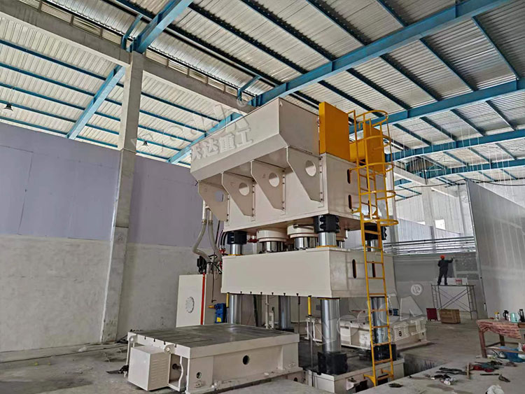 3000噸液壓機帶移動工作臺 3000噸液壓機帶移動工作臺