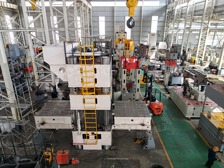 3000噸三梁四柱液壓機試機 3000噸三梁四柱液壓機試機