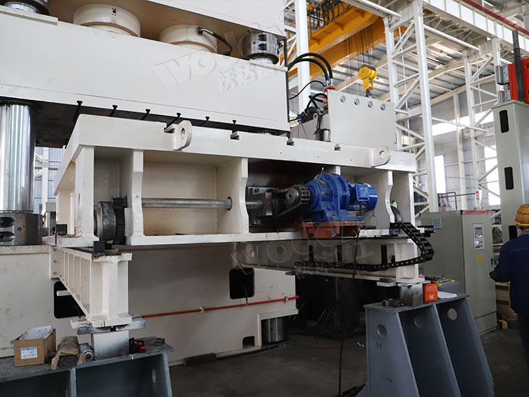 3000噸三梁四柱液壓機細節 3000噸三梁四柱液壓機細節