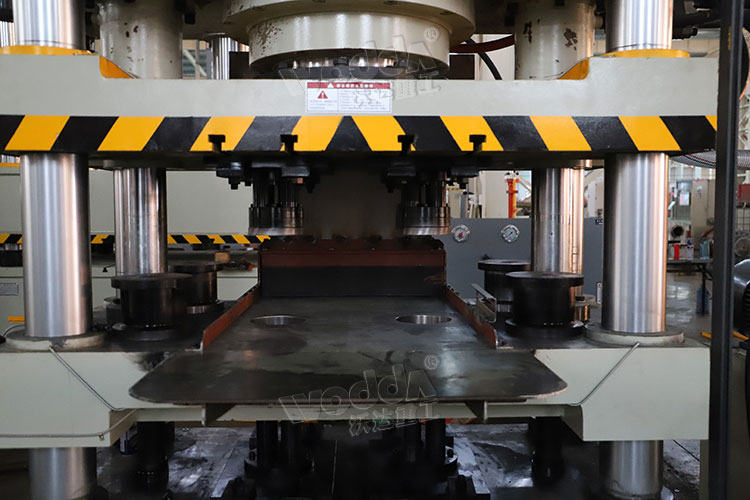 牛眼舔磚液壓機(jī)工作臺(tái) 牛眼舔磚液壓機(jī)工作臺(tái)