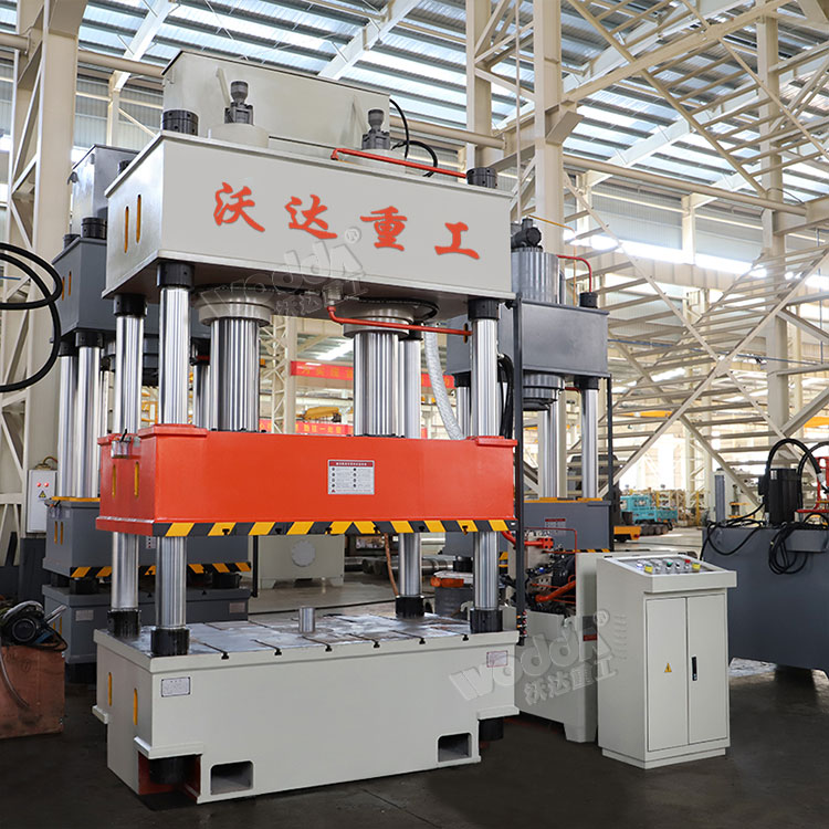 400噸三梁四柱液壓機車間實拍 400噸三梁四柱液壓機車間實拍