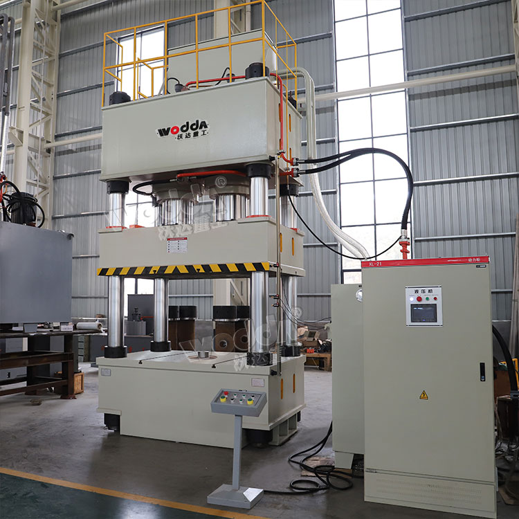 800噸三梁四柱液壓機 800噸三梁四柱液壓機