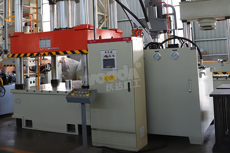 500噸液壓機(PLC動力柜、移動控制臺) 500噸液壓機(PLC動力柜、移動控制臺)