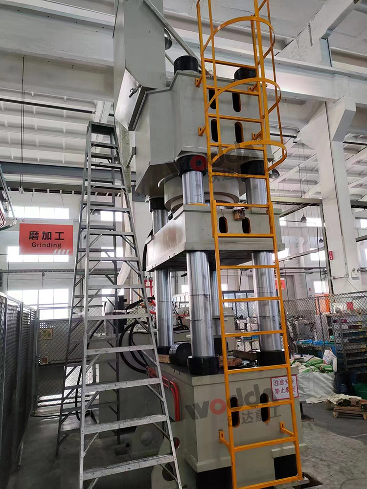 1000噸粉末成型液壓機 1000噸粉末成型液壓機