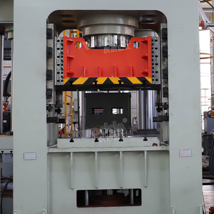 630T框架式液壓機(jī)機(jī)身(液壓墊) 630T框架式液壓機(jī)機(jī)身(液壓墊)