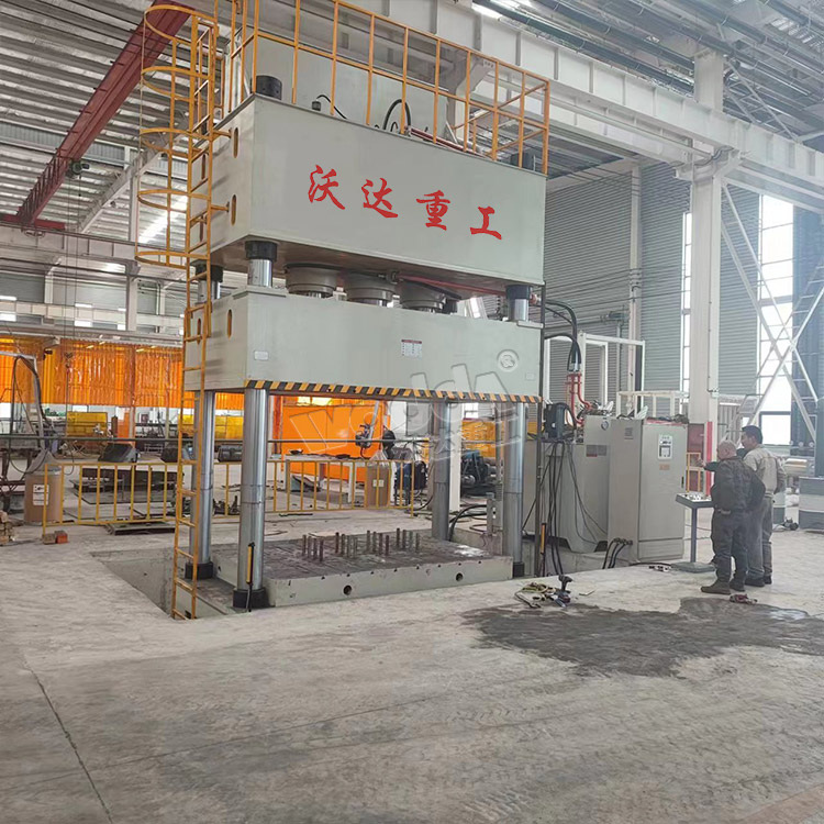 1000噸四柱液壓機安裝現(xiàn)場 1000噸四柱液壓機安裝現(xiàn)場