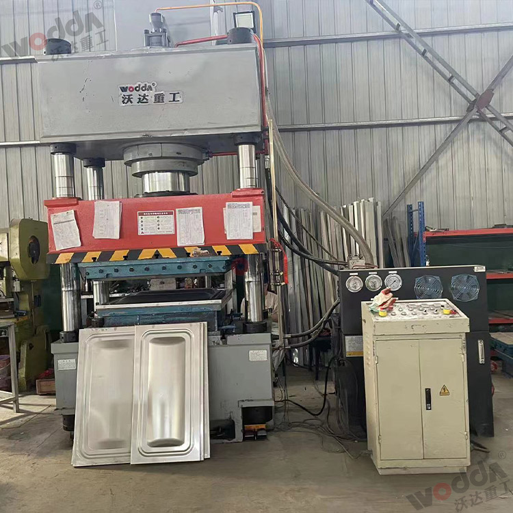 400噸巧克力水箱板拉伸機 400噸巧克力水箱板拉伸機