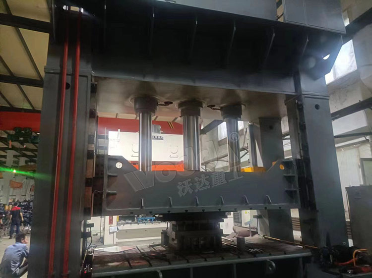 630噸帶液壓墊框架式液壓機 630噸帶液壓墊框架式液壓機