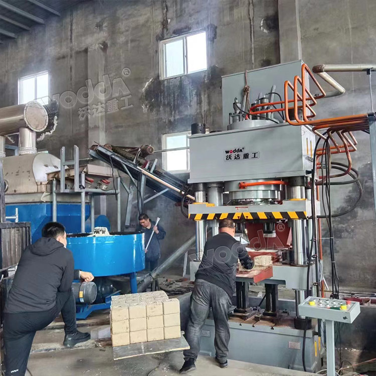 630噸鹽磚機(jī) 630噸鹽磚機(jī)