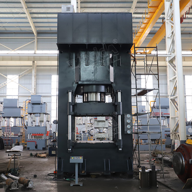 1800噸框架式液壓機(jī).jpg 1800噸框架式液壓機(jī).jpg