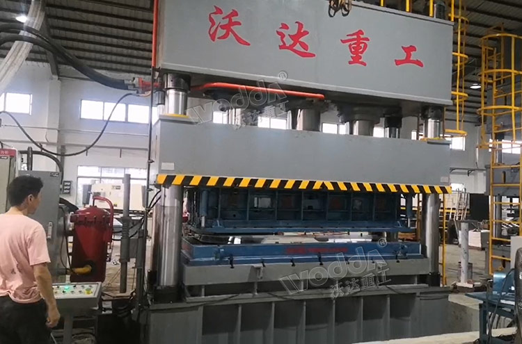 1250噸不銹鋼水箱板拉伸機客戶現場 1250噸不銹鋼水箱板拉伸機客戶現場