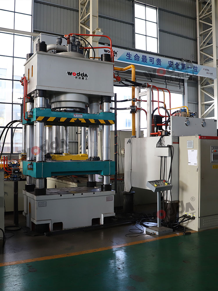 630噸四梁四柱液壓機 630噸四梁四柱液壓機