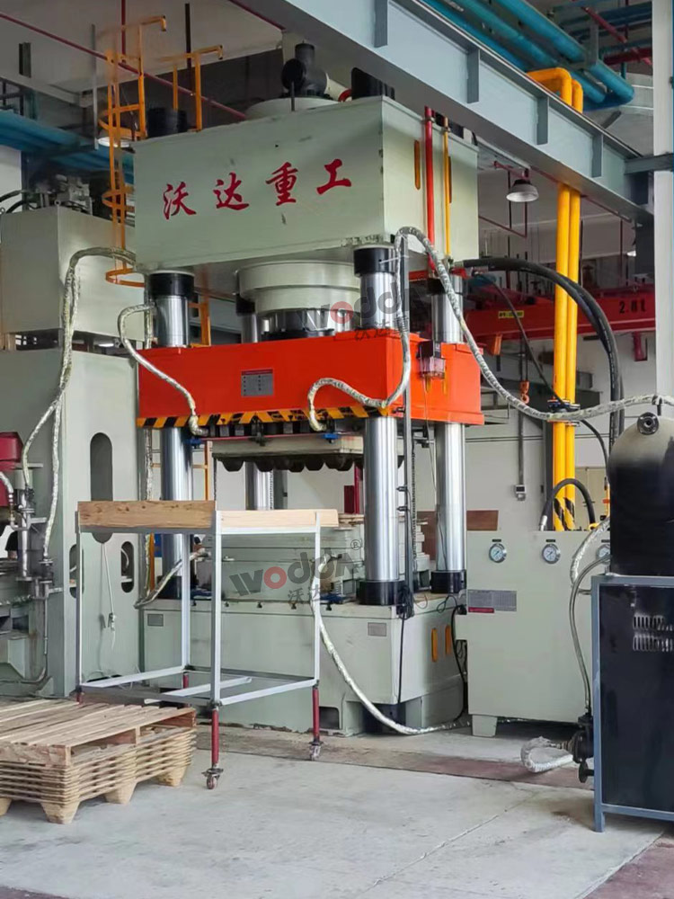 1000噸木屑托盤成型液壓機(jī)客戶現(xiàn)場(chǎng) 1000噸木屑托盤成型液壓機(jī)客戶現(xiàn)場(chǎng)