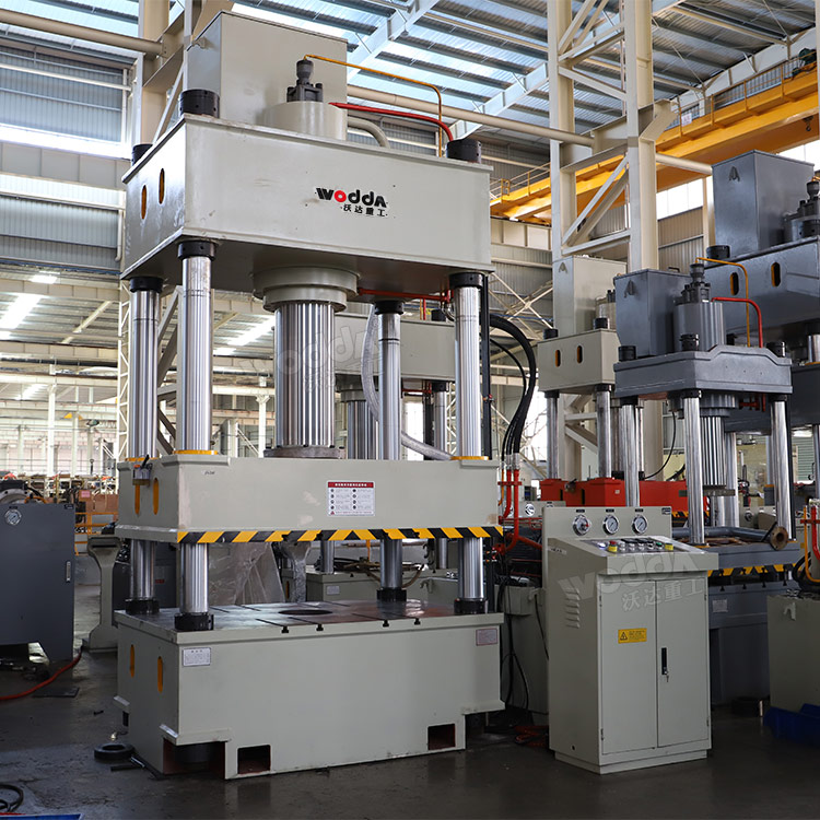 315噸三梁四柱液壓機(jī) 315噸三梁四柱液壓機(jī)