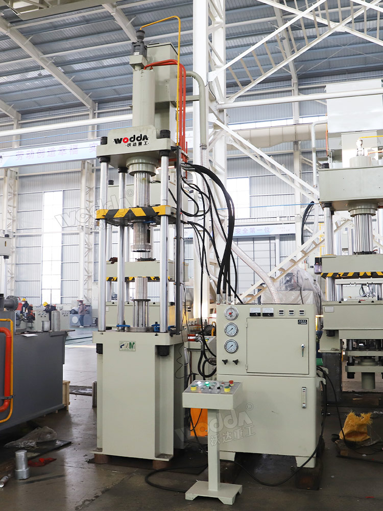 80噸汽車濾清器外殼拉伸機車間實物 80噸汽車濾清器外殼拉伸機車間實物