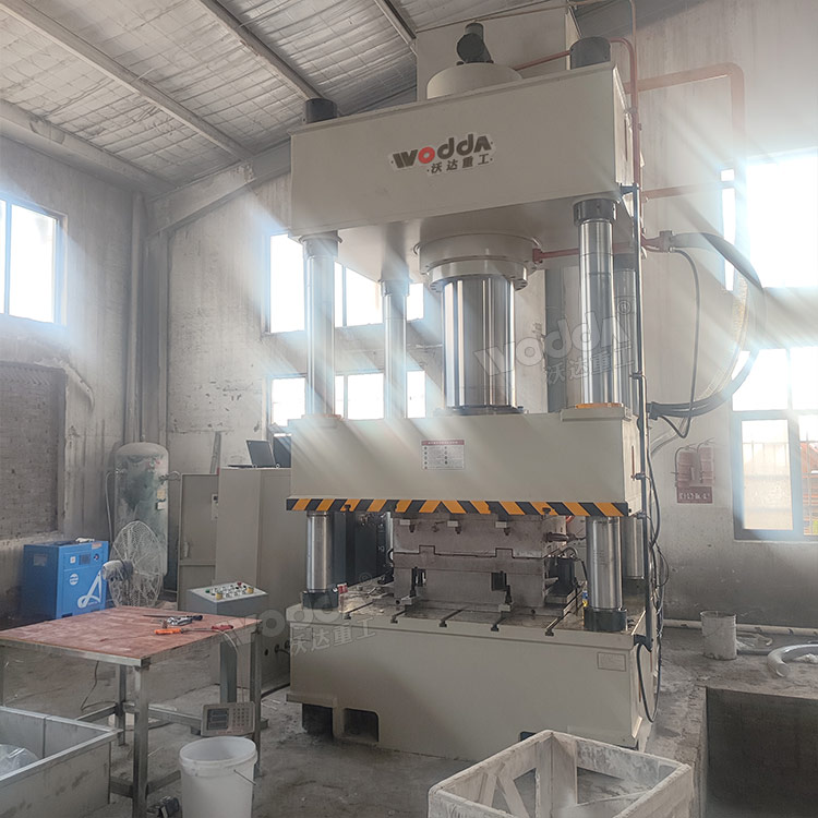 石英石水槽液壓機客戶現場