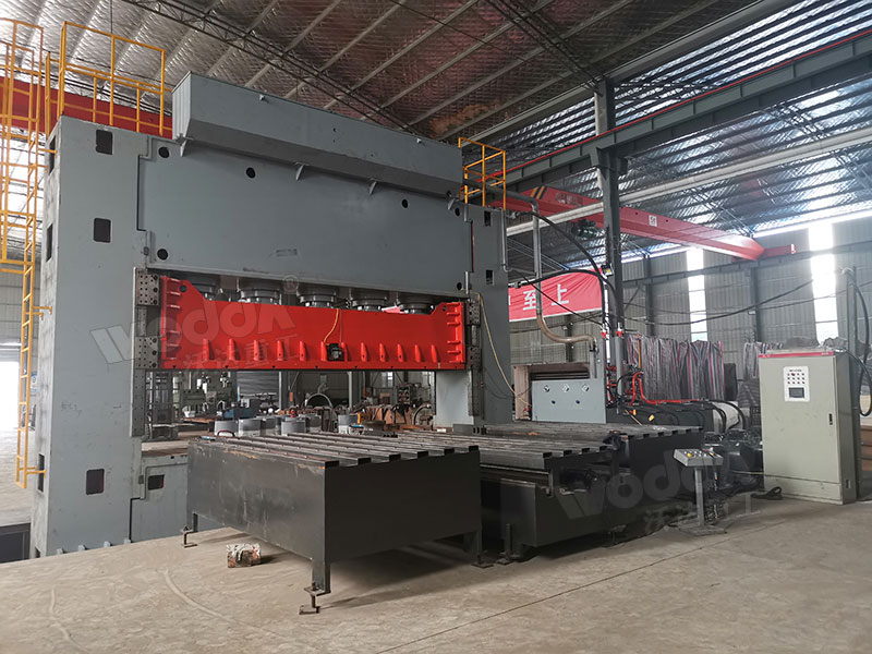 2000噸金屬波紋板成型液壓機現場