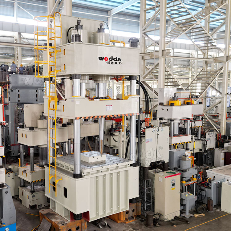 800噸三梁四柱液壓機.jpg 800噸三梁四柱液壓機.jpg