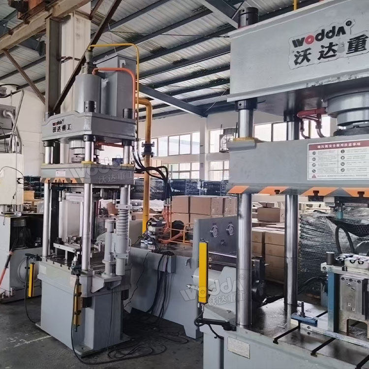 100噸汽車零部件成型液壓機 100噸汽車零部件成型液壓機