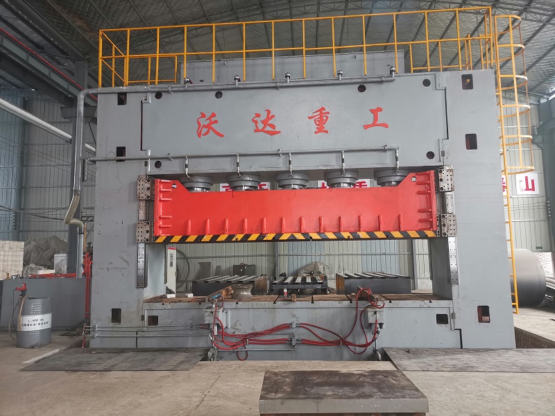 2000噸龍門液壓機客戶現場