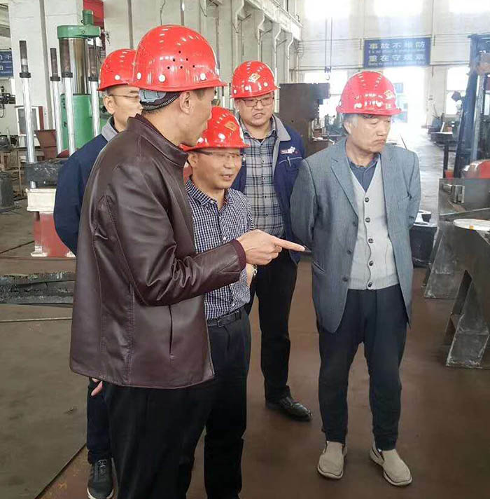 劉總與交大教授交流 劉總與交大教授交流