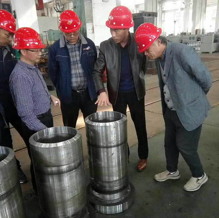 上海交大教授來沃達重工指導液壓機生產 上海交大教授來沃達重工指導液壓機生產